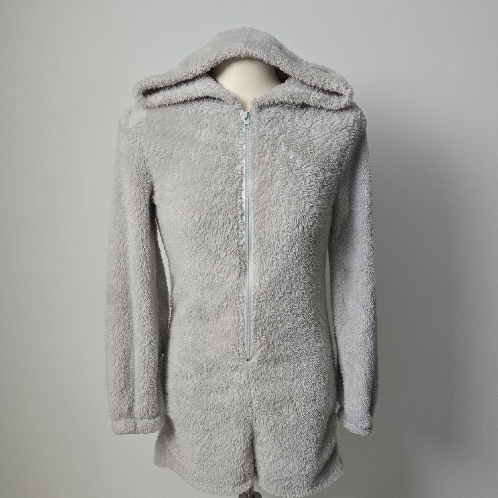 4/$20 ❤️ Cozy Hooded Fleece Romper (S)